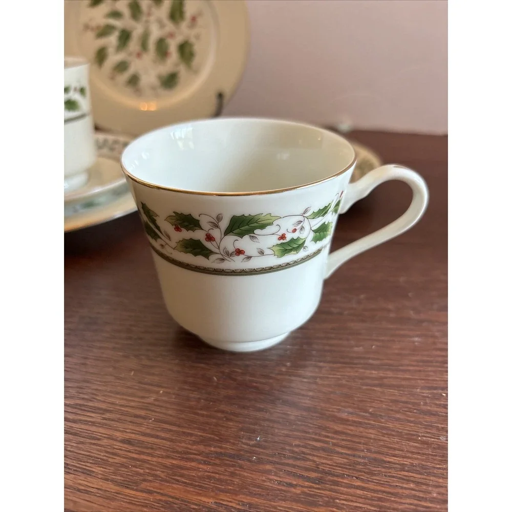 Royal Limited Holly Holiday Japan‎ Lunch Snack Set 6 Pc 2 Each Plate Cup Saucer
